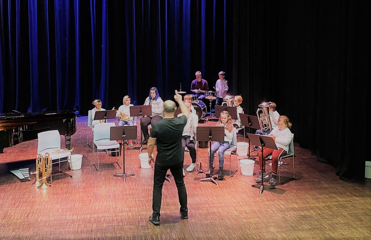 Skolekorps som spiller i kultursalen