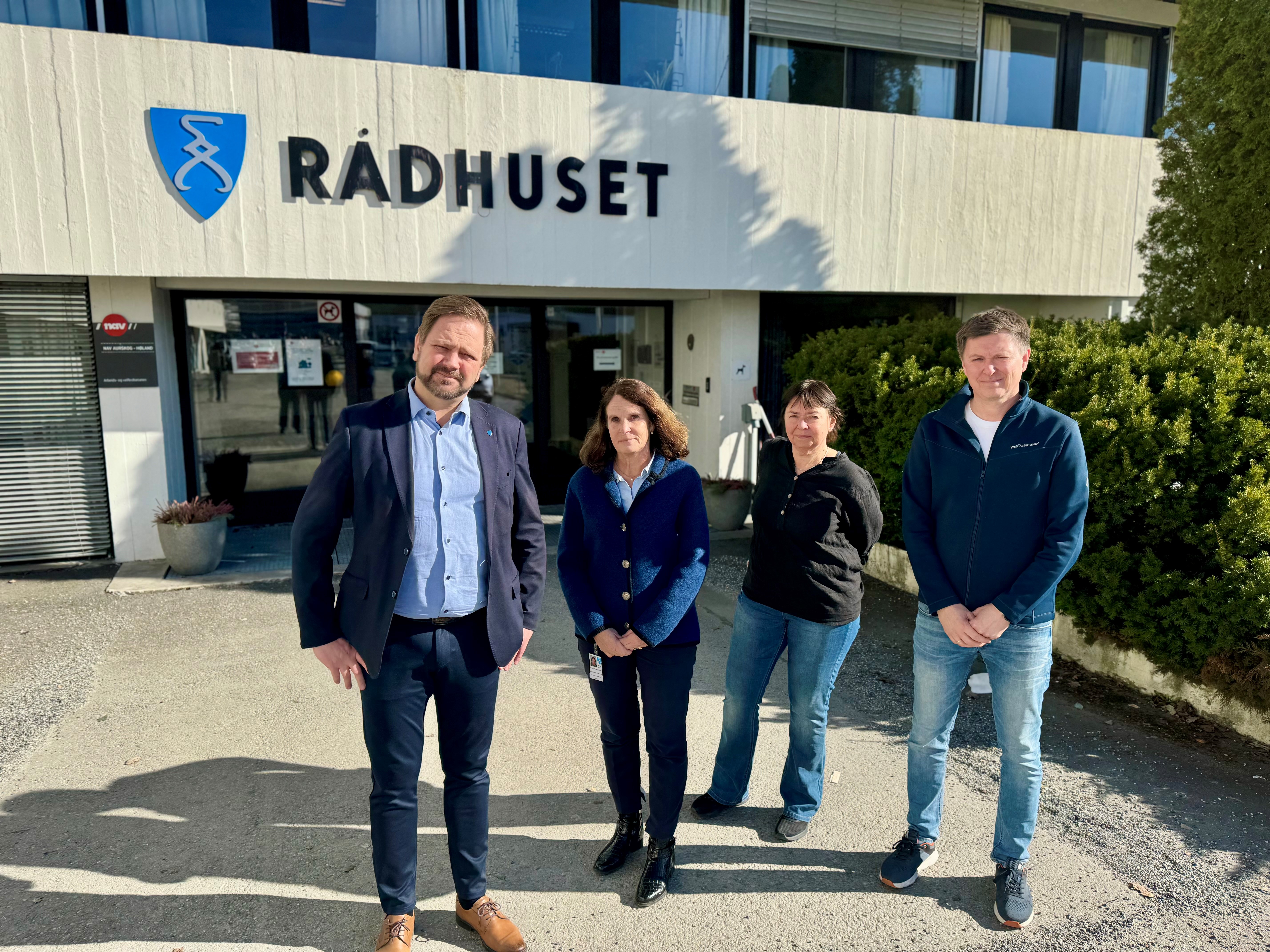 fire utenfor rådhuset 